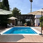 Abajo Stijlvol Met Zwembad En Tuin * كاديز