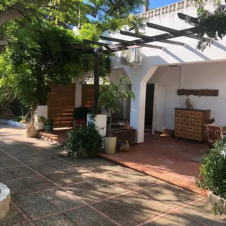 Abajo Stijlvol Met Zwembad En Tuin דירה