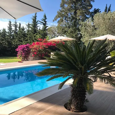 Abajo Stijlvol Met Zwembad En Tuin דירה *