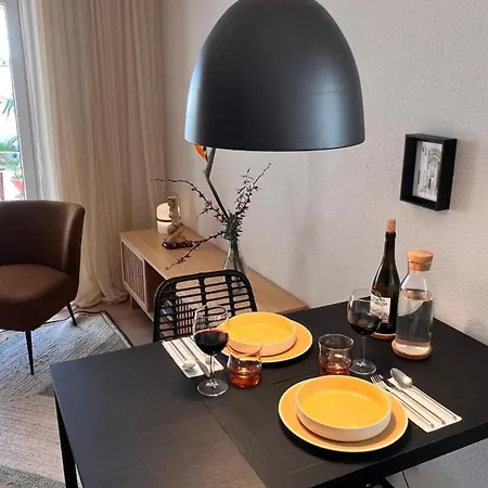 Abajo Stijlvol Met Zwembad En Tuin *