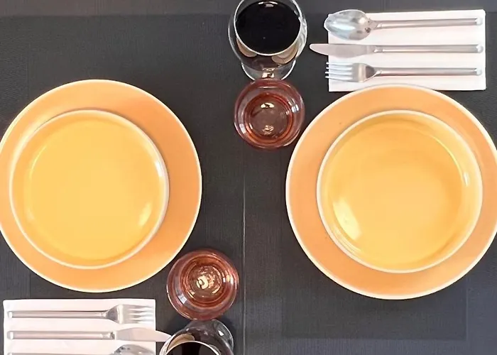 Abajo Stijlvol Met Zwembad En Tuin *