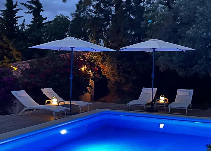 Abajo Stijlvol Met Zwembad En Tuin Apartmán