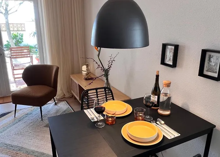 Abajo Stijlvol Met Zwembad En Tuin *