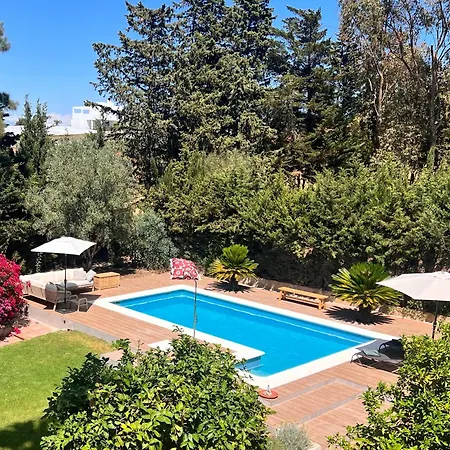 Abajo Stijlvol Met Zwembad En Tuin 公寓