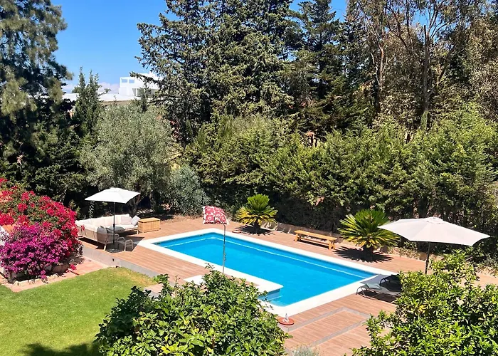 Abajo Stijlvol Met Zwembad En Tuin 公寓