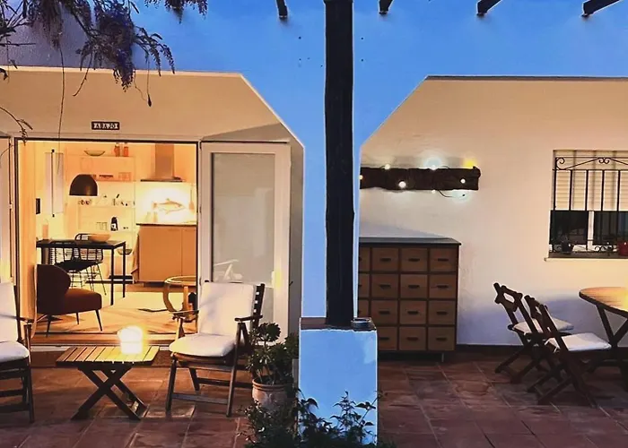 Abajo Stijlvol Met Zwembad En Tuin 加的斯